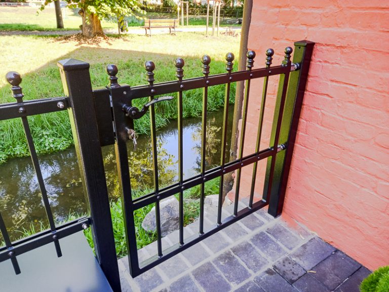 Schmiedetor-kaltgenietet