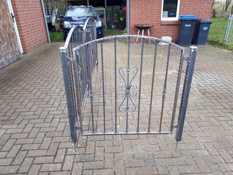 gelaender grau schmiedeeisener Zierfüllung