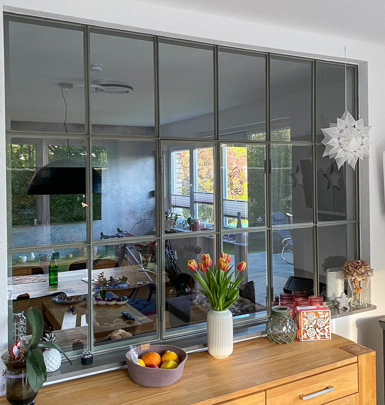 sprossenfenster-mit-durchreiche