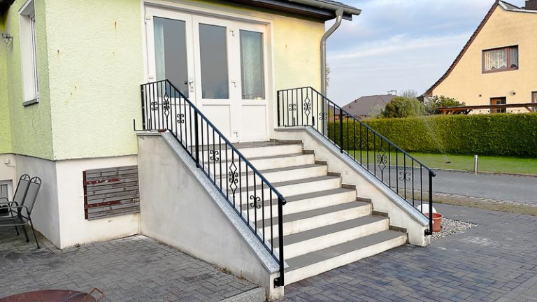 Treppengeländer zweiseitig schwarz