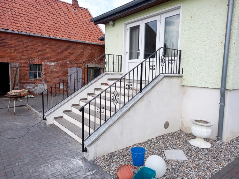 Treppengeländer zweiseitig schwarz